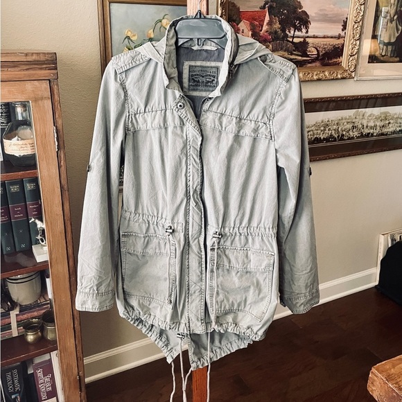 Levi’s women’s hooded utility jacket roll tab sleeves drawstring waist SZ S gray - Picture 2 of 16